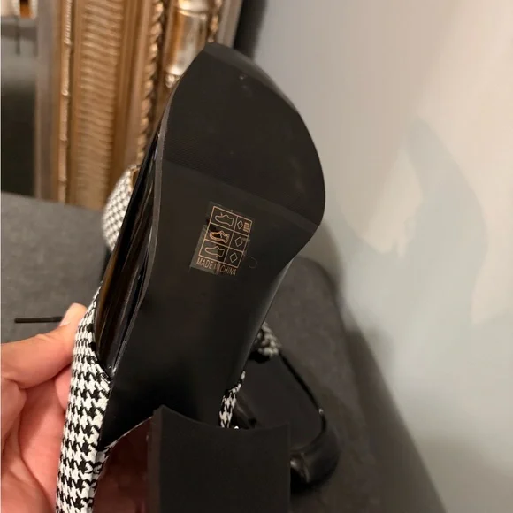 Stylish Houndstooth & Patent Leather Chunky Heel Oxfords – Size 9.5 - Picture 3 of 4